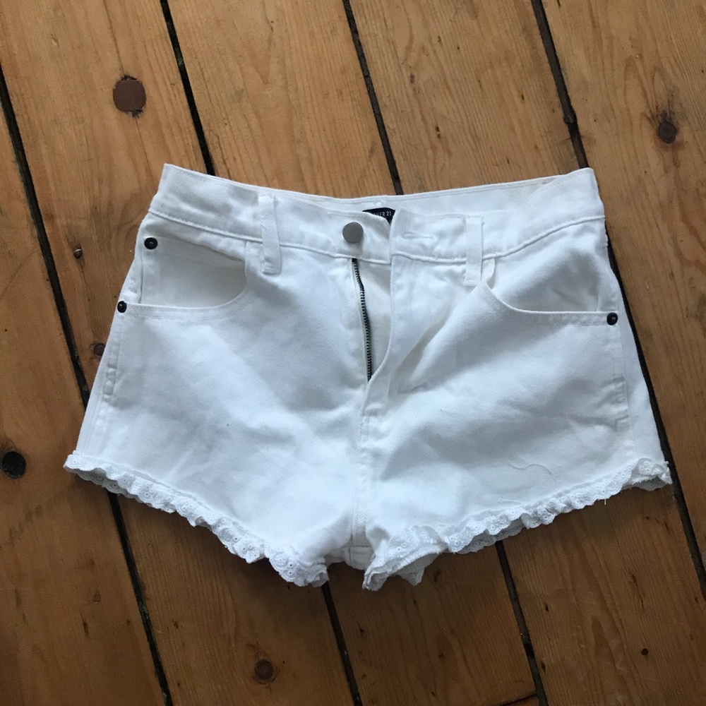 White shorts forever 21